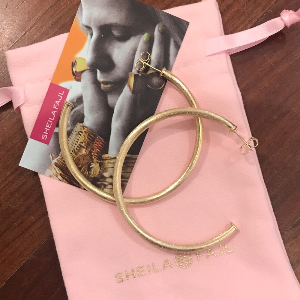 Sheila Fajl champagne Hoops
